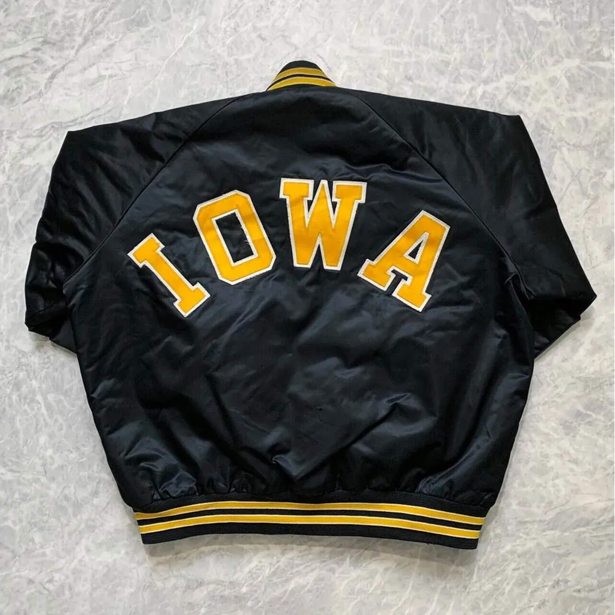 90’s Iowa Hawkeyes Spellout Jacket – Vintage NCAA Apparel